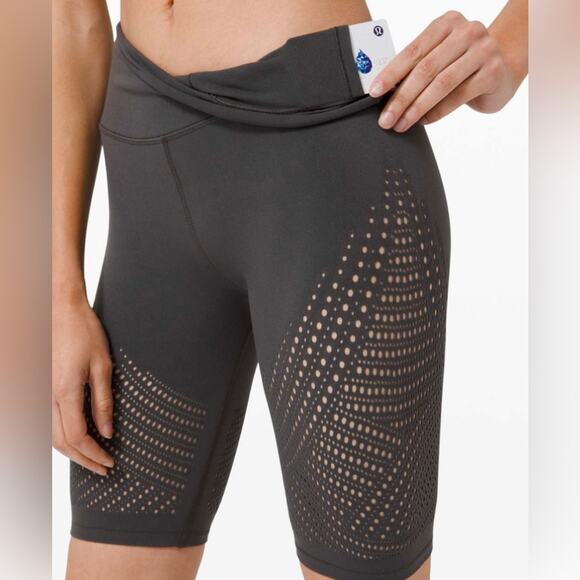 LULULEMON Reveal Short Digital Rain Biker Shorts - Picture 2 of 7